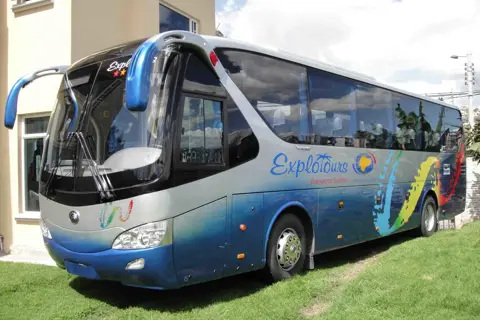Bus de la flota propia de Explotours