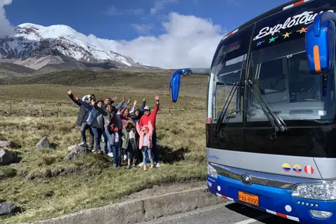 Equipo de Explotours en operación